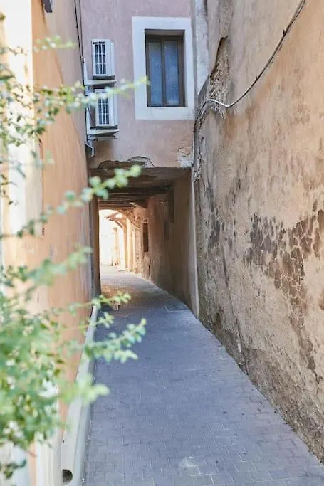 STUDIO Intra Muros au calme 0*, LʼIsle-sur-la-Sorgue