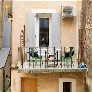 Appartement Le Bonheur -studio Terrasse Centre-ville -, LʼIsle-sur-la-Sorgue